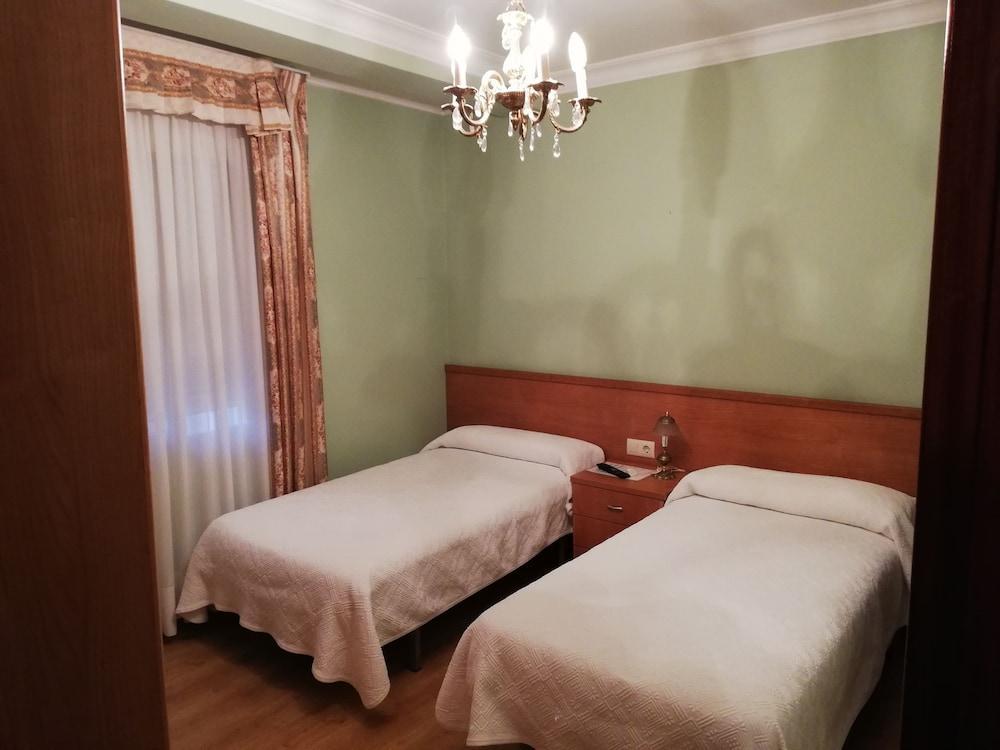 Hostal Restaurante La Cepa Каріньо Екстер'єр фото